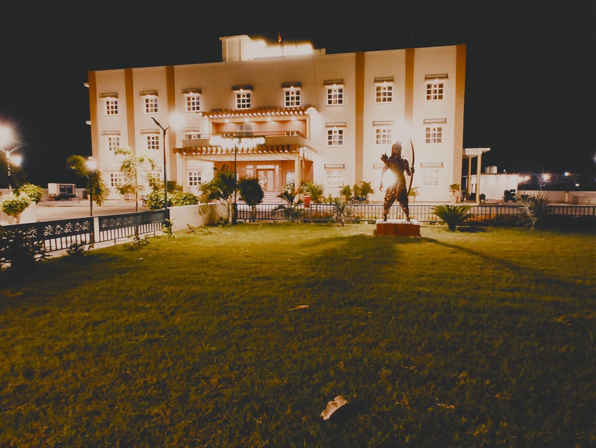 Avadh Sunshine Palace Hotel And Resort Ayodhya Exterior photo